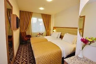 City Hotel Отель 3*