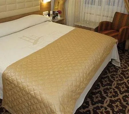 City Hotel Otel 3*