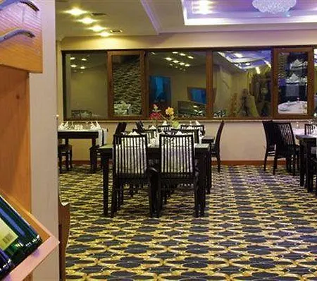 City Hotel Otel 3*